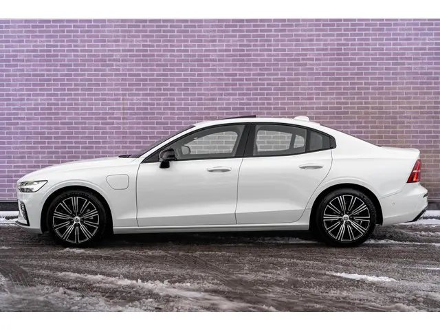 Volvo S60 Recharge T8 AWD R-Design 2020 Hybride Benzine 9