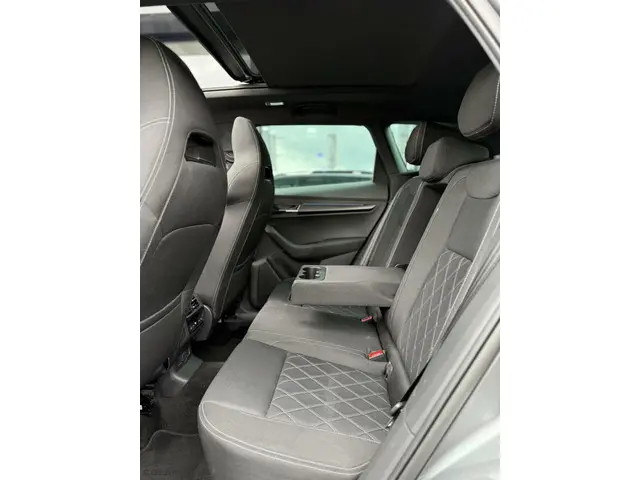 Škoda Karoq 2.0 TSI 4x4 Sportline Business 2022 Benzine 42