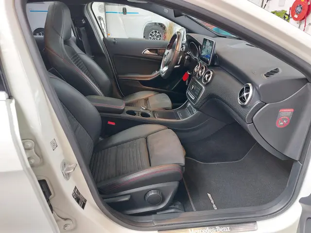 Mercedes-Benz A-Klasse 180 Ambition AMG 2016 Benzine 22