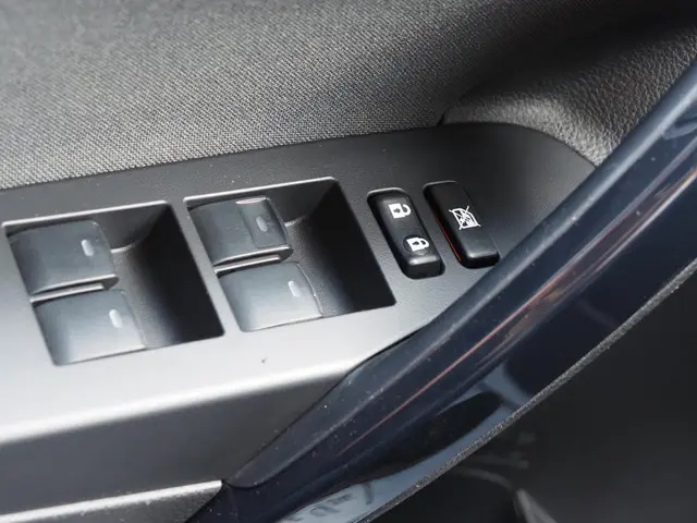 Toyota Auris 1.8 Hybrid Now 2017 Hybride Benzine 8