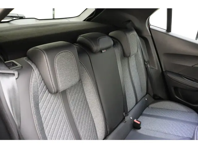 Peugeot 2008 1.2 PureTech 100 Allure 2024 Benzine 14