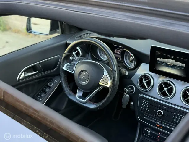 Mercedes-Benz CLA Shooting Brake 180 2015 Benzine 25