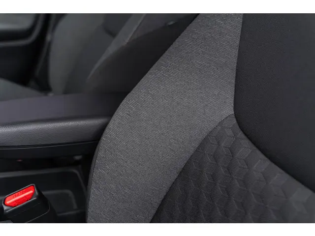 Toyota Yaris 1.5 Hybrid Dynamic 2022 Hybride Benzine 23