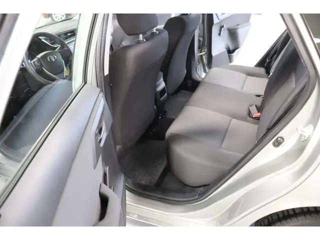 Toyota Auris 1.3 Now 2016 Benzine 18