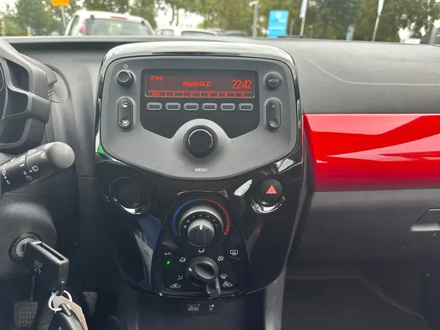 Peugeot 108 1.0 e-VTi Envy 2015 Benzine 21