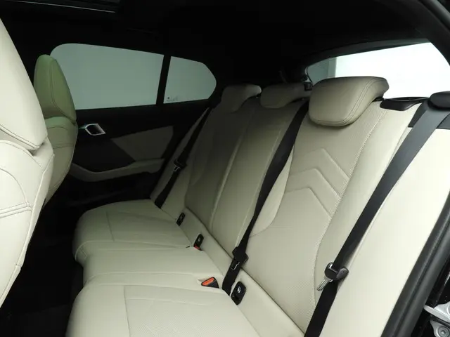 BMW 1 Serie 120 2025 Benzine 8