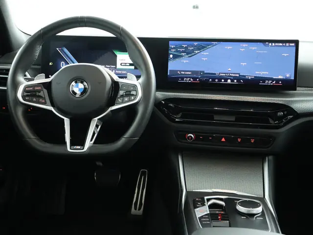 BMW 3 Serie Touring 318i 2025 Benzine 69