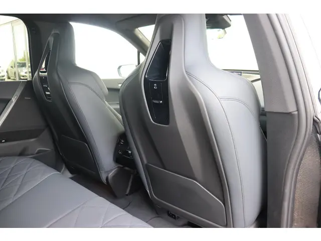 BMW iX xDrive45 2025 Elektrisch 12