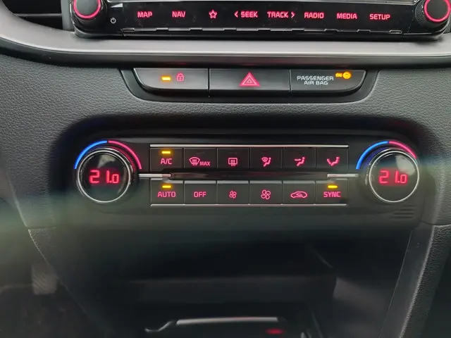 Kia Ceed 1.0 T-GDi DynamicLine 2023 Benzine 32