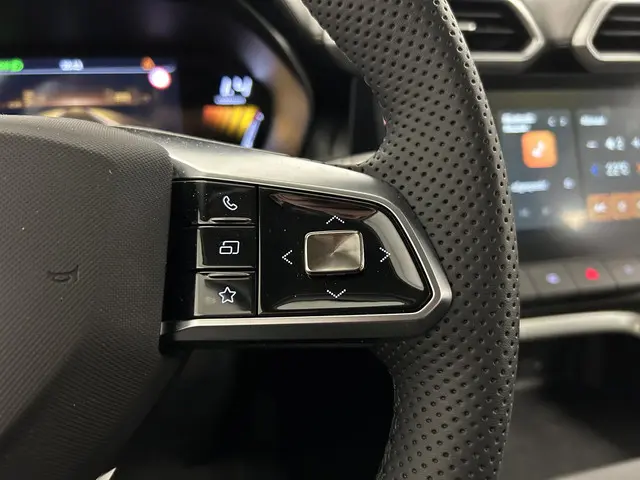 MG ZS Hybrid+ 1.5 Hybrid+ Luxury 2025 Hybride Benzine 25