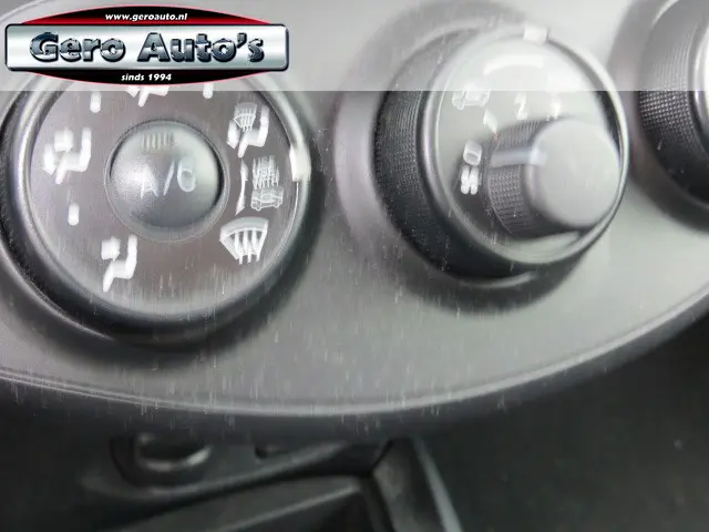 Toyota Yaris 1.3 VVT-i Comfort 5 deurs 2015 Benzine 6