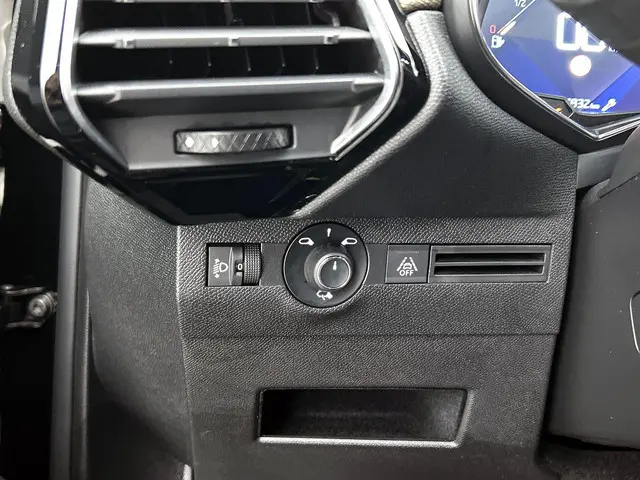 DS DS 7 1.6 So Chic 2023 Benzine 27