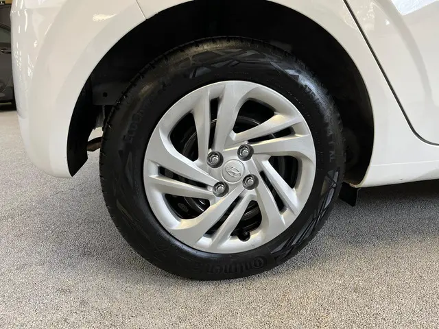 Hyundai i10 1.0 Comfort 2023 Benzine 24