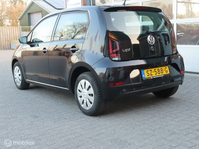 Volkswagen up! 1.0 BMT move up! 2018 Benzine 7