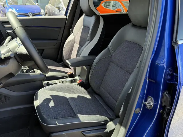 Renault Captur 1.0 TCe 90 techno 2023 Benzine 6