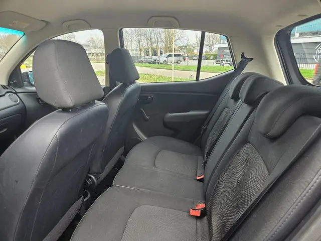 Hyundai i10 1.1 i-Drive Cool Airco! Rijklaar 2012 Benzine 7