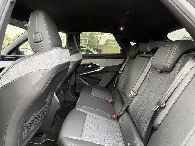 Peugeot 3008 1.2 Hybrid 145 GT 2025 Hybride Benzine 26