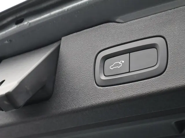Volvo V60 2.0 T4 Momentum Pro 2019 Benzine 17