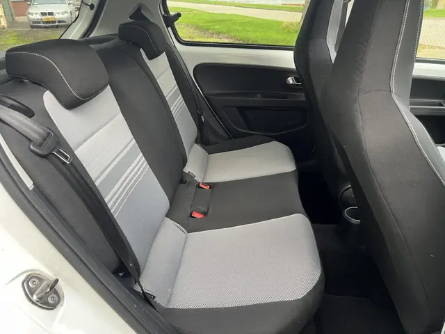 Volkswagen up! 1.0 high up! BlueMotion 2012 Benzine 7