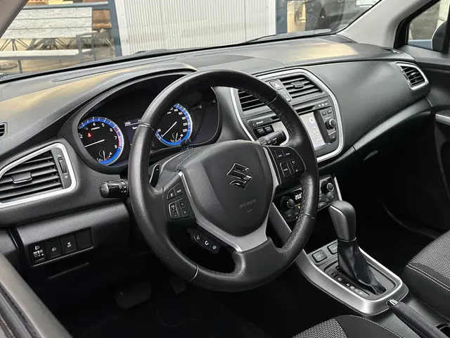 Suzuki S-Cross SX4 1.6 Exclusive 2015 Benzine 27