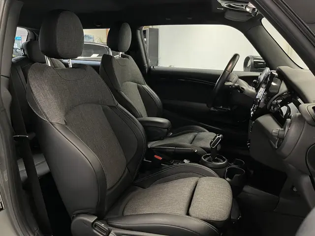 MINI Cooper 1.5 Business Edition 2021 Benzine 18