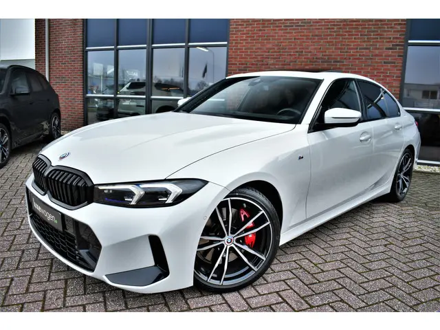 BMW 3 Serie 330 d M-Sport Pro 2023 Diesel 77