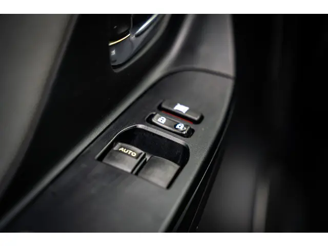 Toyota Yaris 1.0 VVT-i Trend 2015 Benzine 28