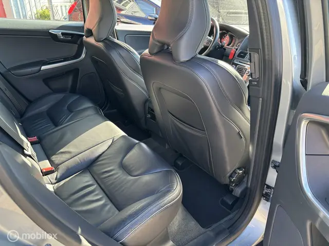 Volvo XC60 2.0 T5 FWD R-Design Summum 2014 Benzine 30