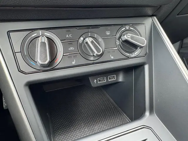 Volkswagen Polo 1.0 TSI Comfortline 2019 Benzine 24
