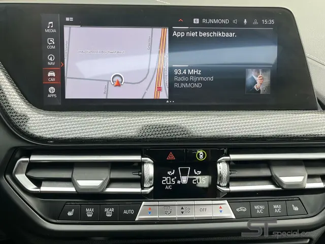 BMW 1 Serie 118i Sport Line|Pano|Leder|HUD 2020 Benzine 25