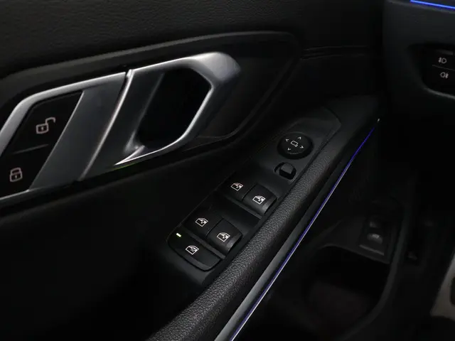 BMW 3 Serie Touring 330i High Executive 2021 Benzine 17