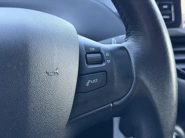 Peugeot 208 1.2 PureTech Signature 2018 Benzine 19