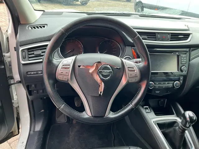 Nissan QASHQAI 1.2 Tekna - Front Schade - BPM 2014 Benzine 12