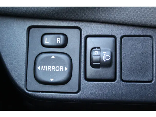 Toyota Yaris 1.5 Hybrid Trend 2015 Hybride Benzine 22