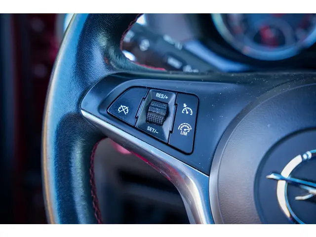 Opel ADAM 1.0 Turbo Rocks 2015 Benzine 19