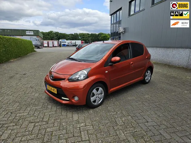 Toyota Aygo 1.0 VVT-i Comfort Orange 2012 Benzine