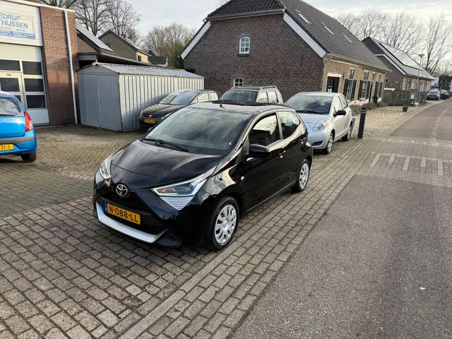Toyota Aygo 1.0 VVT-i x-play 2021 Benzine