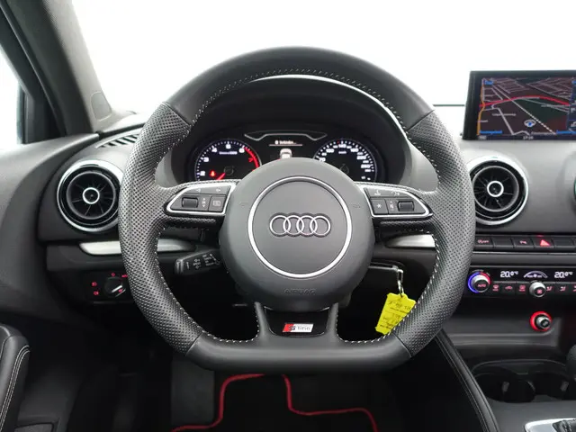 Audi A3 Limousine 1.4 TFSI S-line Aut- 2016 Benzine 18