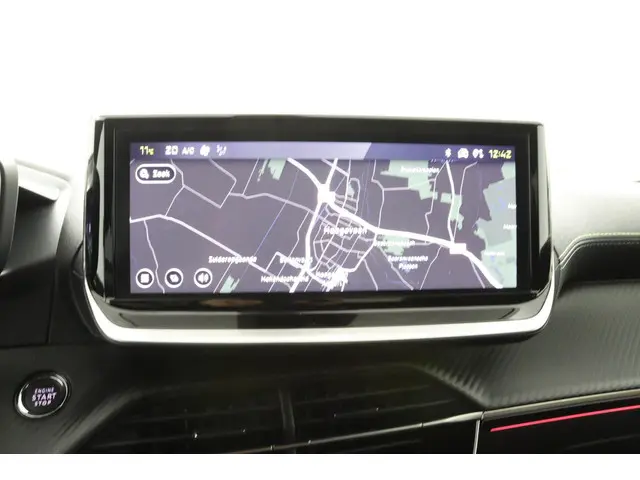 Peugeot 2008 1.2 Hybrid 136 GT 2024 Hybride Benzine 8