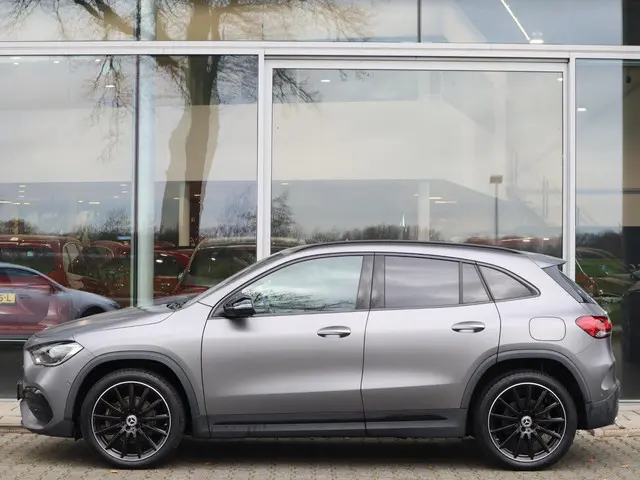 Mercedes-Benz GLA 250 e AMG Line 2022 Hybride Benzine 4