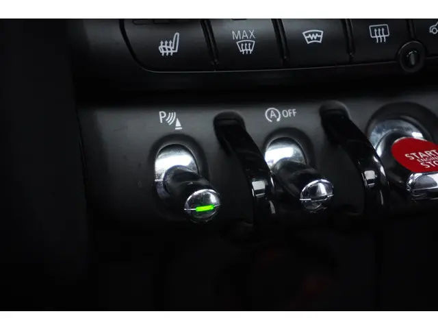 MINI 5-Deurs Cooper C 2019 Benzine 16