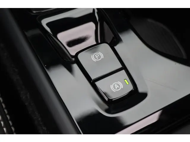 Volvo XC40 2.0 T4 AWD R-Design 2018 Benzine 53