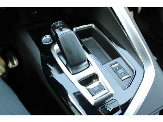 Peugeot 3008 1.6 HYbrid4 300 GT 2020 Hybride Benzine 29
