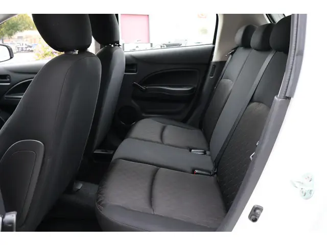 Mitsubishi Space Star 1.0 Cool+ 2020 Benzine 12