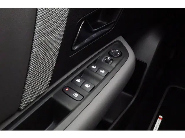 Citroën C4 1.2 Hybrid 145pk Collection 2025 Benzine 19