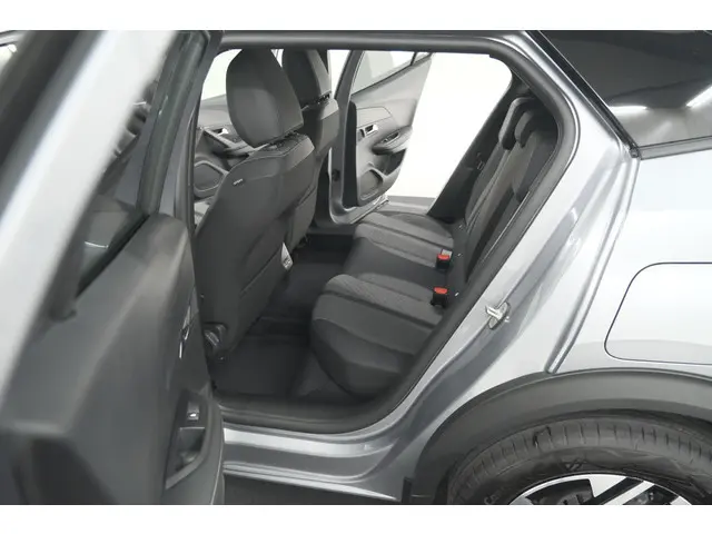 Peugeot 2008 1.2 Hybrid 145 Allure 2025 Hybride Benzine 30