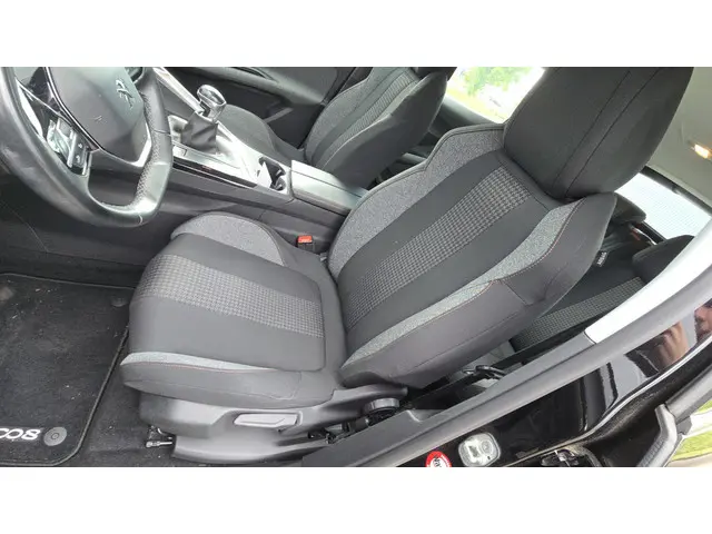 Peugeot 3008 1.2 PureTech Active 2018 Benzine 15