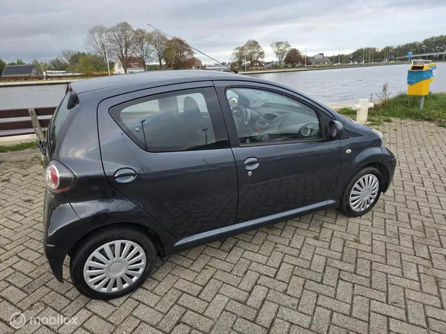Toyota Aygo 1.0 -12V ComfortLine 2021 Benzine 24