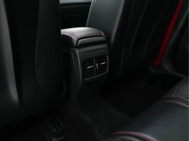 Mercedes-Benz GLA 45 AMG 4-Matic 2015 Benzine 26