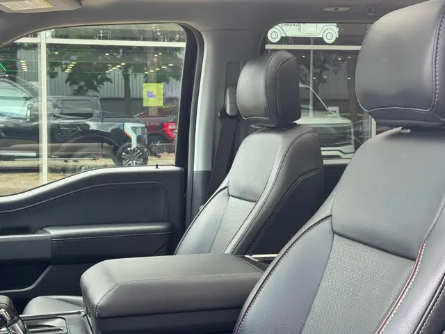 Ford F-150 3.5L V6 Lariat full-spec 2024 Benzine 23